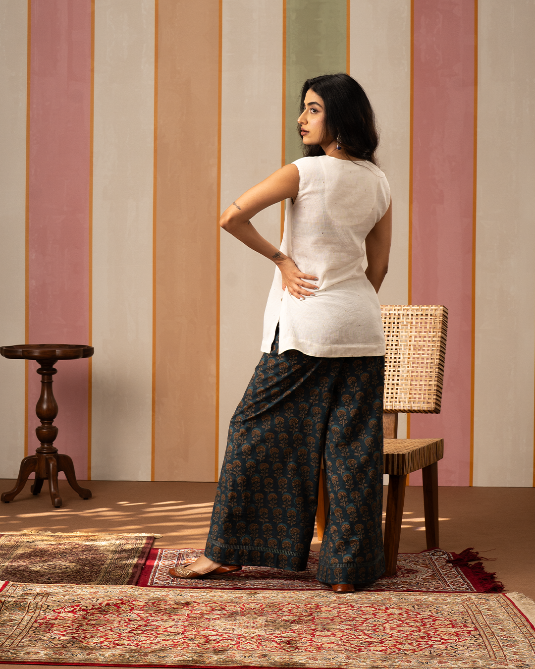 White Mukaish Doria Sleeveless Short Kurti - Industale