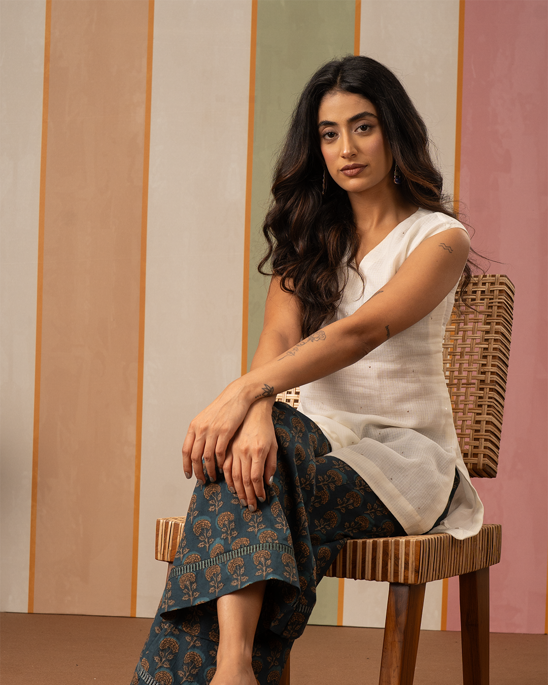 White Mukaish Doria Sleeveless Short Kurti - Industale