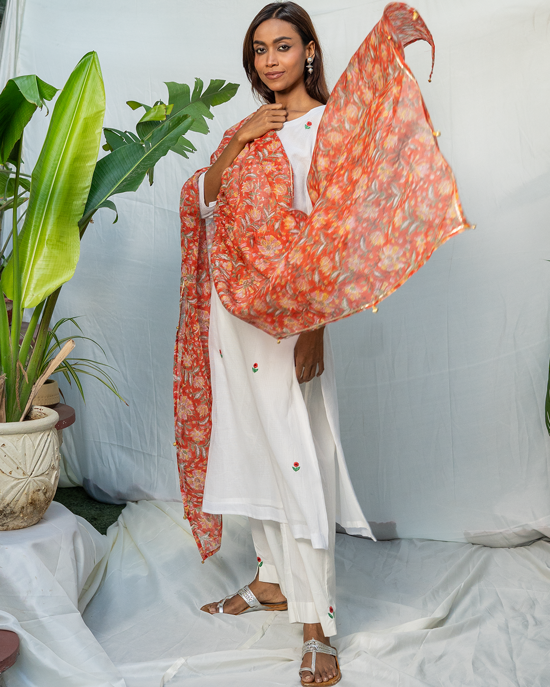 White Doria Straight Fit Kurta Set with Red Handblock Dupatta